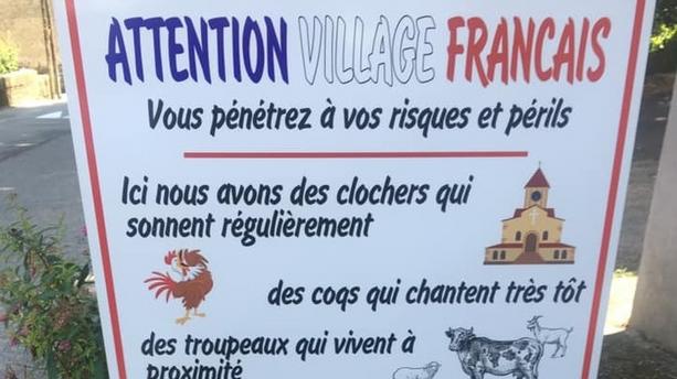 Attention village français