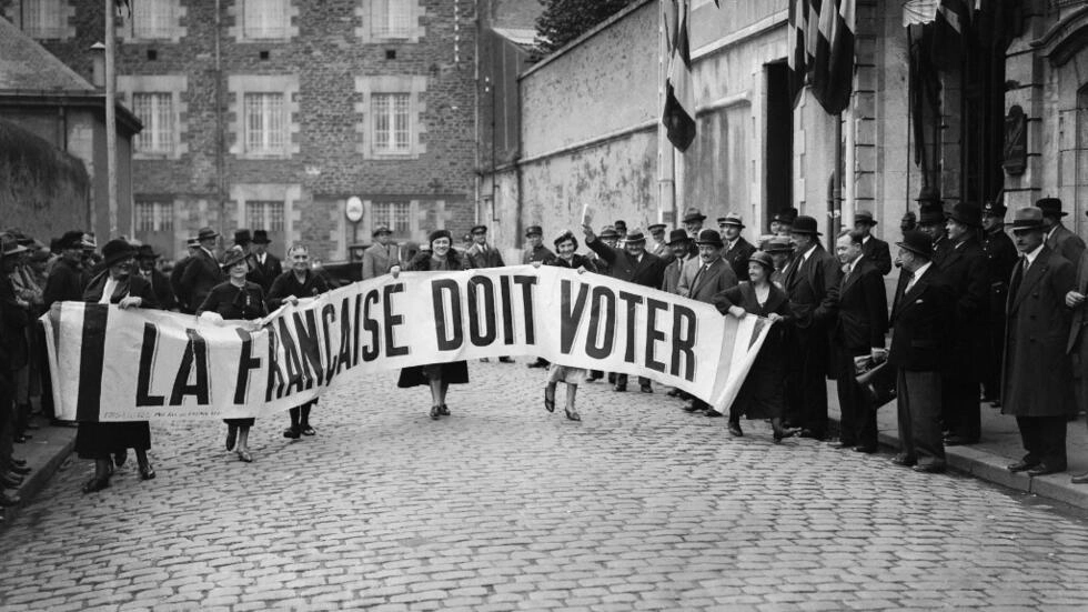 Des suffragettes françaises manifestent pour réclamer le droit de vote à Nantes le 27 octobre 1934, lors d'un congrès du Parti radical-socialiste. © AFP